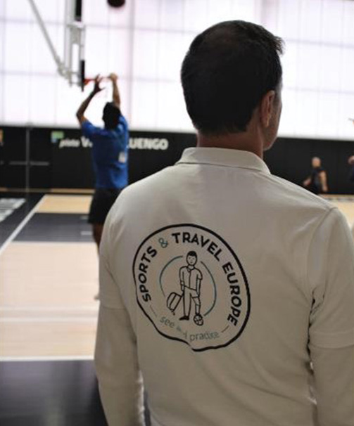 Sports & Travel Europe est un partenaire de Riviera Basket aidant à l'organisation des camps en dehors de la France