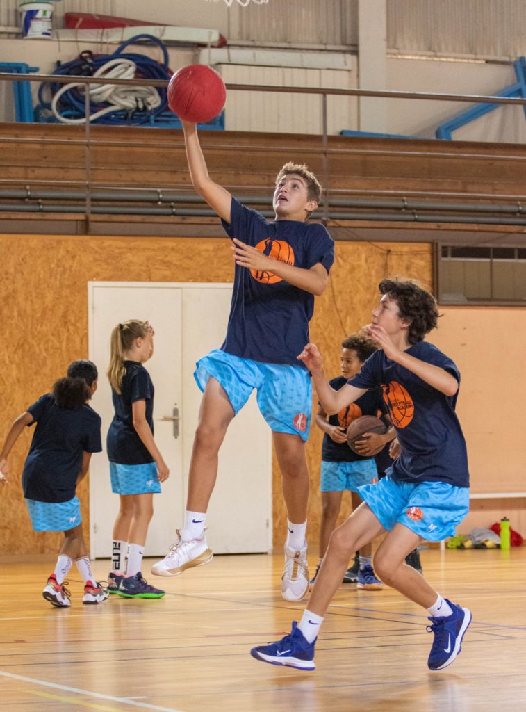 Entrainement de basketball lors d'un stage de Riviera Basket
